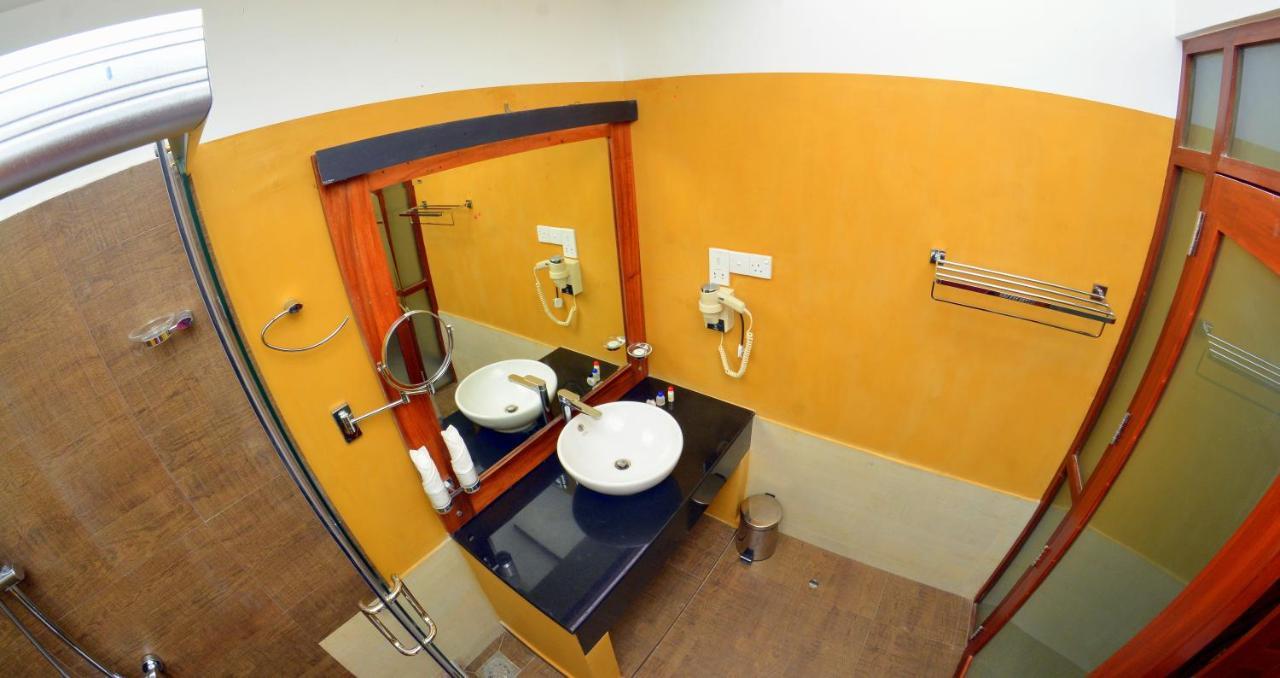 Beach Corridor Hotel & Spa With Free Airport Shuttle Negombo Exterior photo